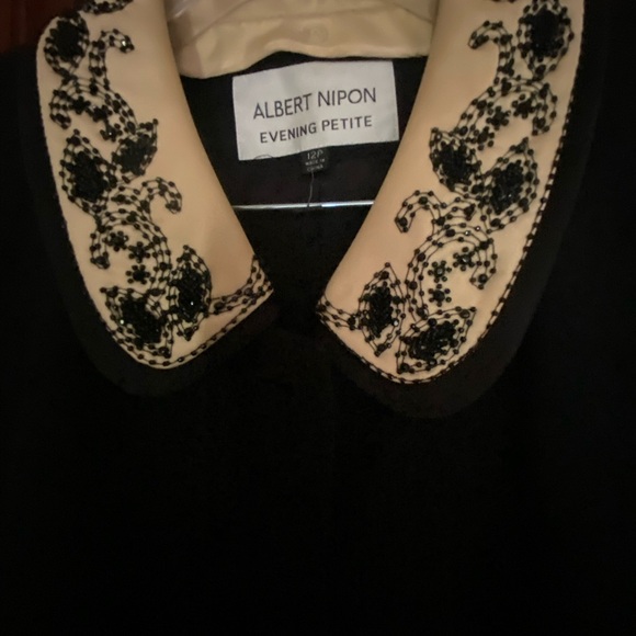 Albert Nipon suite Size 12 petite with embroidered collar and cuffs - Picture 10 of 10